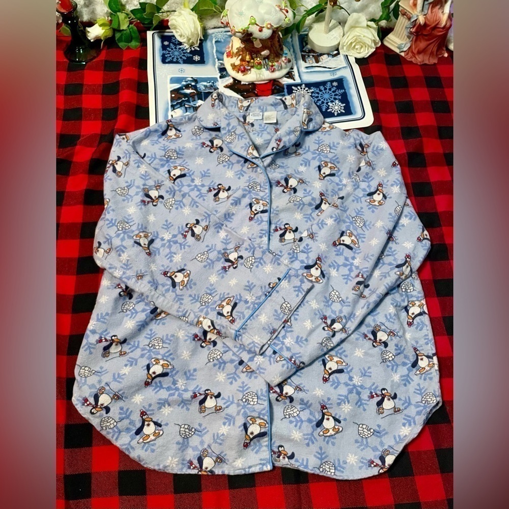 Pre-Loved Personal Identity Button Down Sleeper Shirt theme Penguin Sled Size L